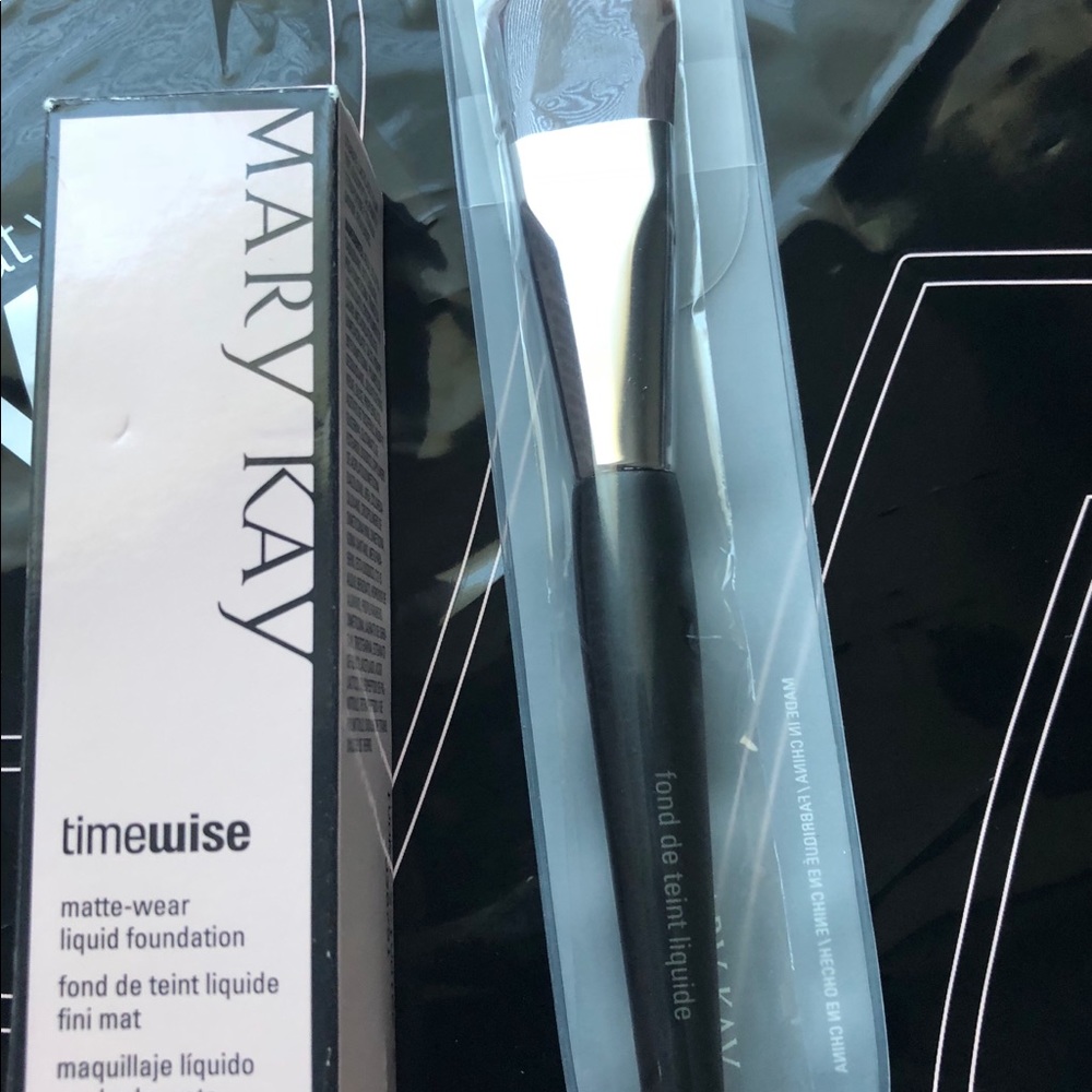 New Mary Kay Ivory 2 Matte-Wear Liquid Foundation